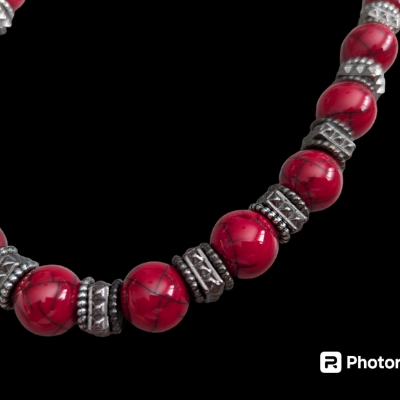 Vintage Red Beaded Necklace - Picture 2 of 3